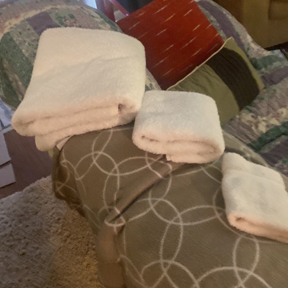 Towels - Picture 2 of 2